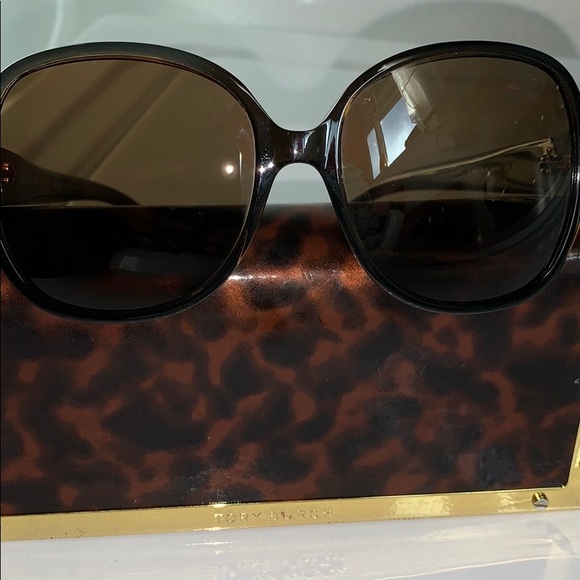 Authentic polarized Tory Burch sunglasses - Picture 5 of 5